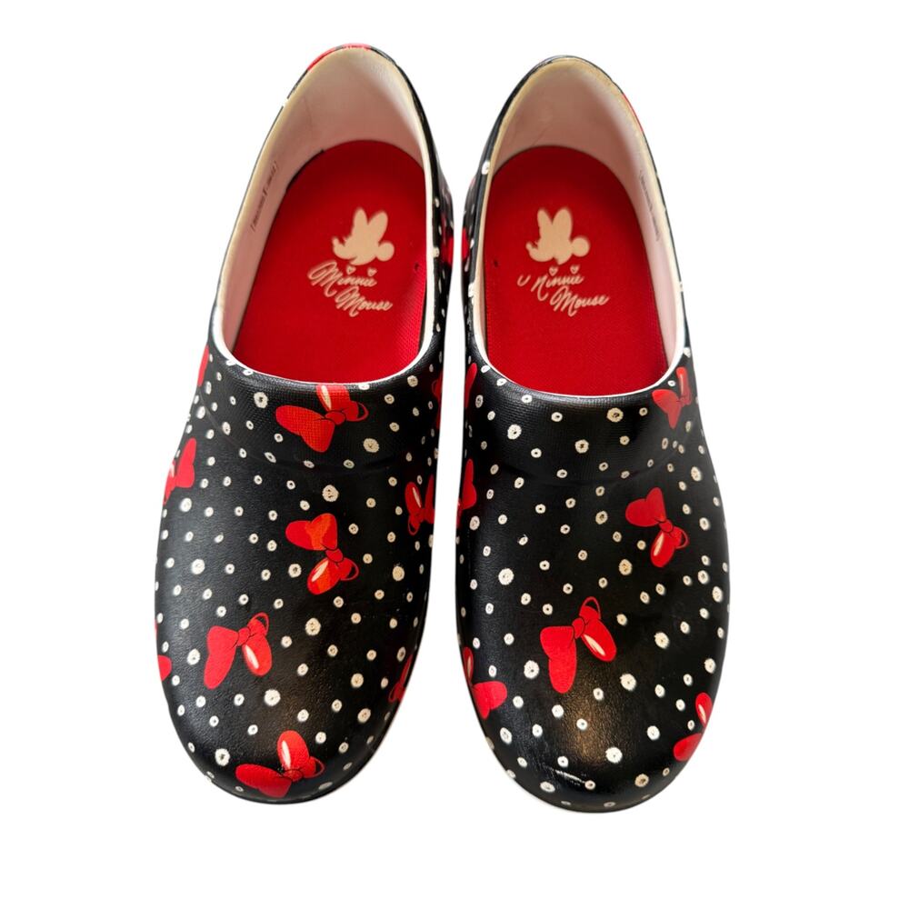 Minnie Mouse Crocs - red bows on black, size 8
